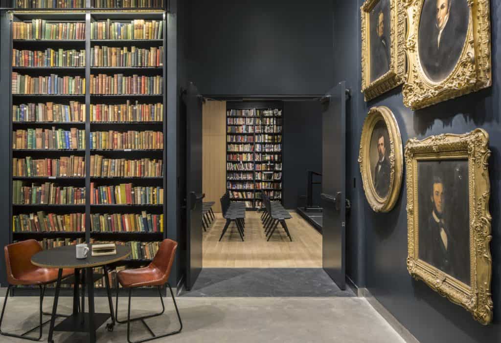 Auditorium right entry view