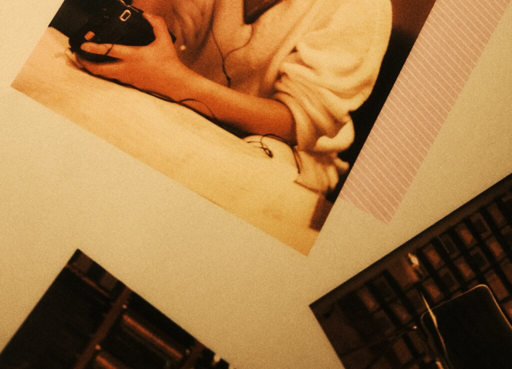 cosmoh-love-ClRcZpMQT7Y-unsplash (1) Large