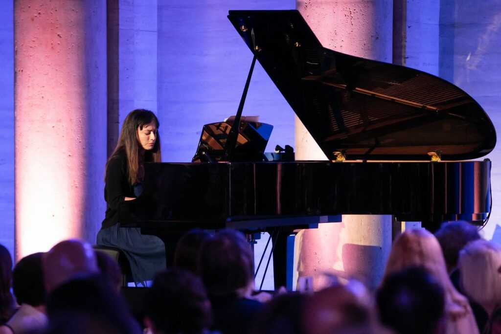 e9ffe41c-6578-352b-80ce-2422d3e94ade