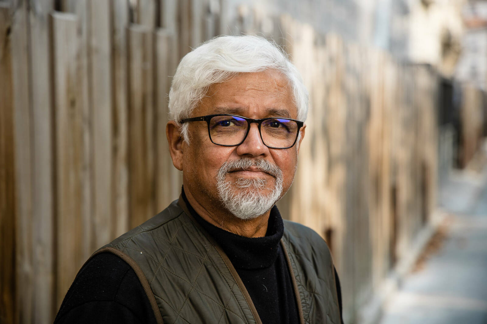 Portrait de l'auteur indien Amitav Ghosh. Paris, le 31 août 2021.
